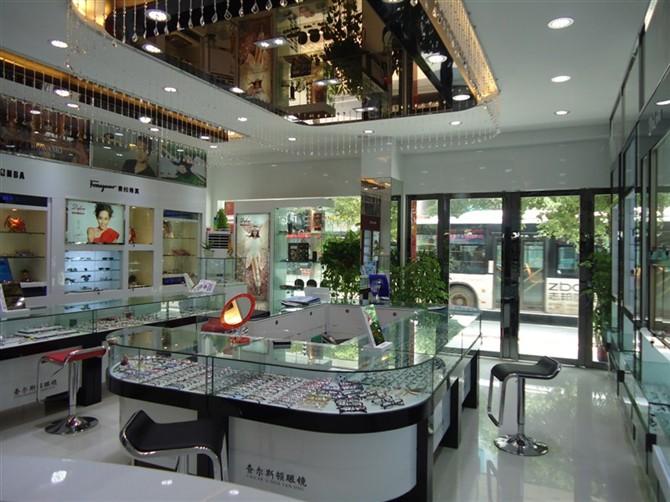 查爾斯頓眼鏡實體店風(fēng)采展示