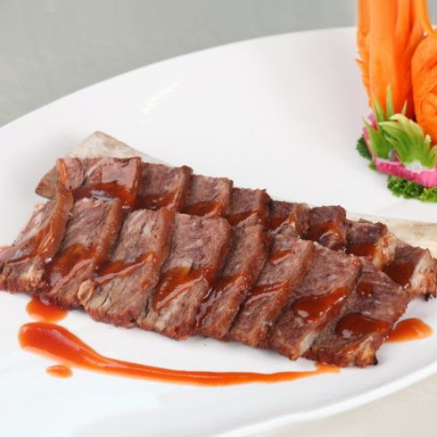 半煎鋪?zhàn)永苯丰u拌牛肉