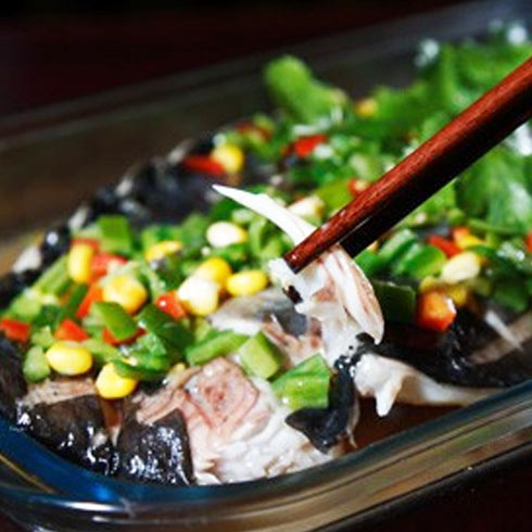 申大嘴雙椒瓦缸烤魚(yú)
