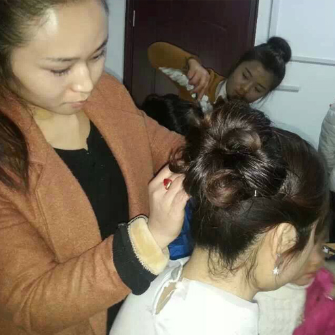格調(diào)女王整體造型館項(xiàng)目-格調(diào)女王盤(pán)發(fā)