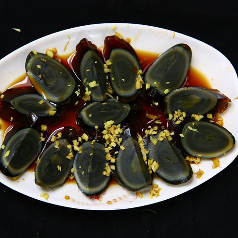 一鍋兩頭?；疱?涼菜姜汁松花蛋 