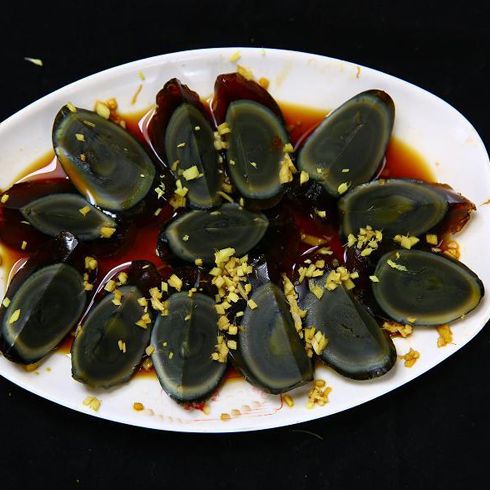 一鍋兩頭?；疱?涼菜姜汁松花蛋 