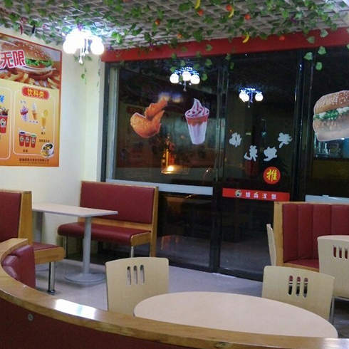 加香漢堡店內