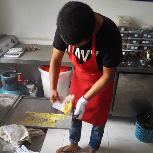 學員制作腸粉