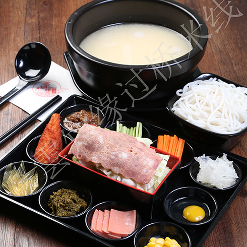 云知緣過(guò)橋米線(xiàn)-三鮮過(guò)橋米線(xiàn)